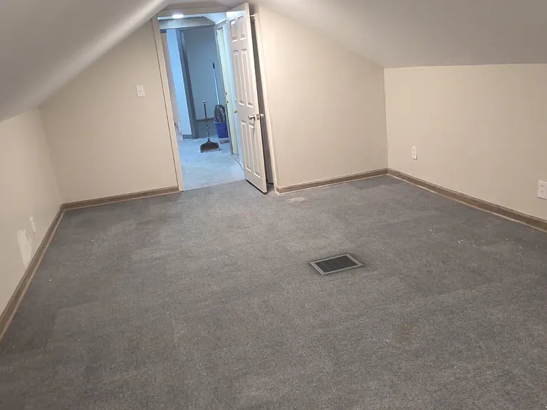 4 Roosevelt Dr #2 — Photo 4