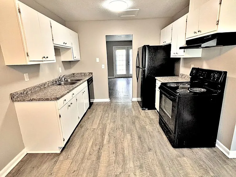 Avalon Cove Townhomes — Photo 14