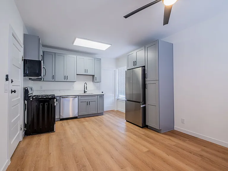 108 Broadway Residences — Photo 8