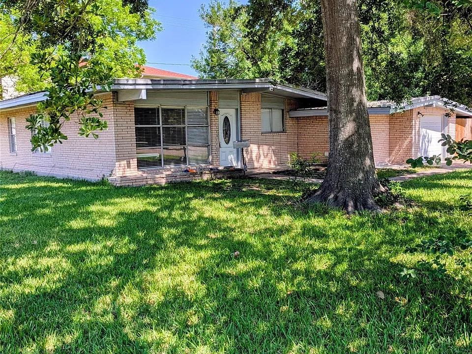 146 W Brenda St