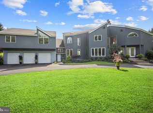 215 E Dark Hollow Rd, Pipersville, PA 18947