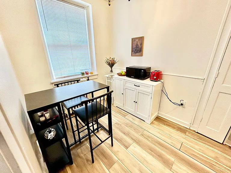 Varsity Management - 809 E. Kingsley — Photo 4