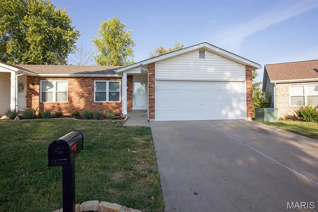 2 bed, 2.0 bath, 945 sqft, $1,695 — Photo 1