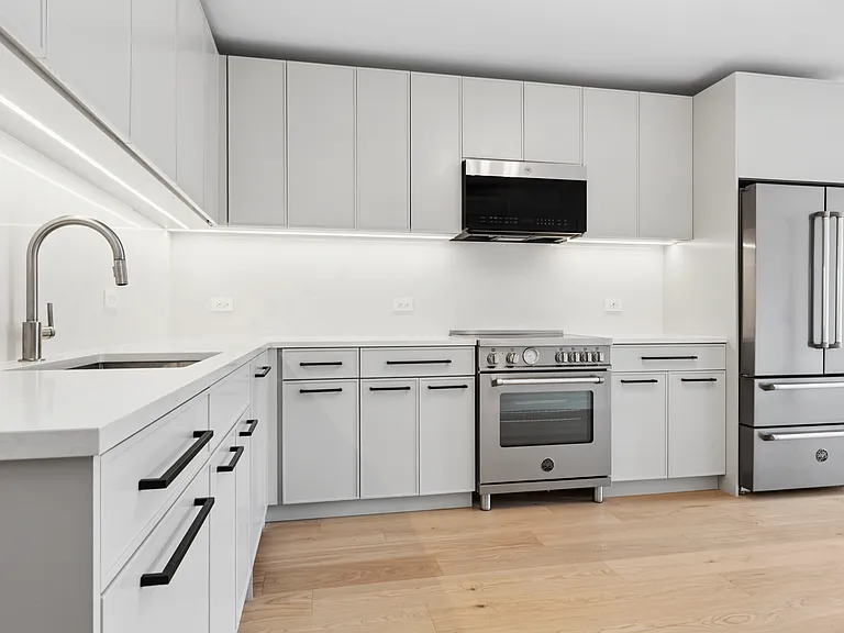 166 7th Ave #3 — Photo 5