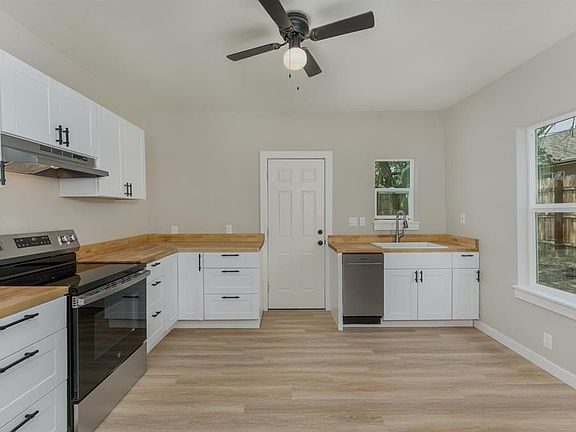 2nd image of 209 S Chestnut