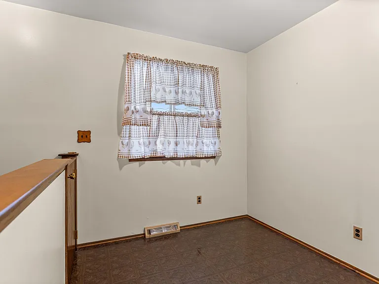14580 Ford Ave — Photo 18