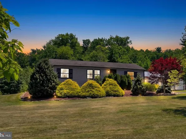 284 Blue Mountain Dr, New Ringgold, PA 17960