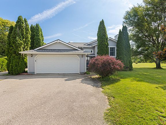 3rd image of 4079 Bennett Ct