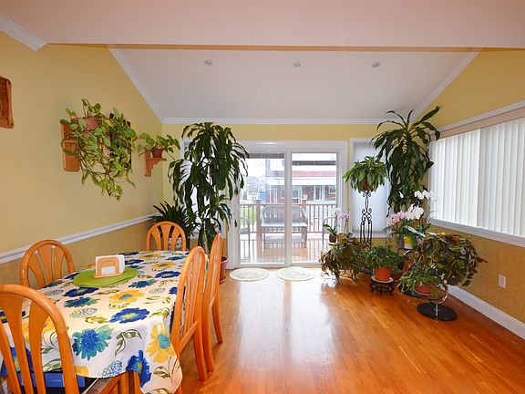 5th image of 46 Scott Ave