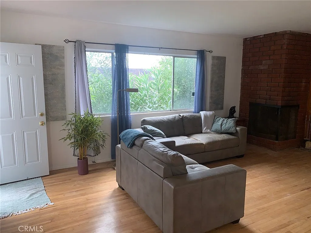 1 bed, 750 sqft, $1,900 — Photo 3