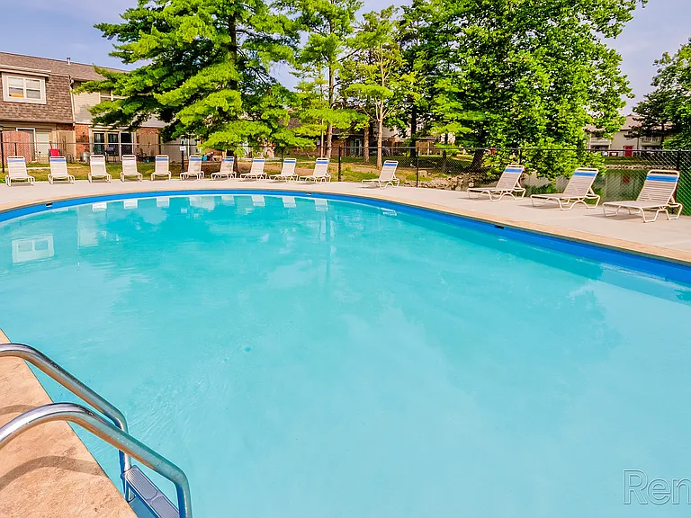 Twin Lakes Apartments of Carmel — Photo 4