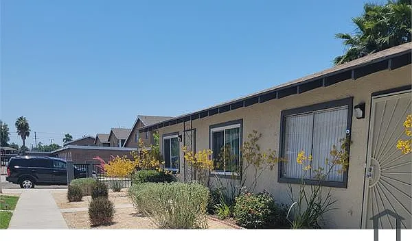 2 bed, 900 sqft, $1,900 — Photo 2