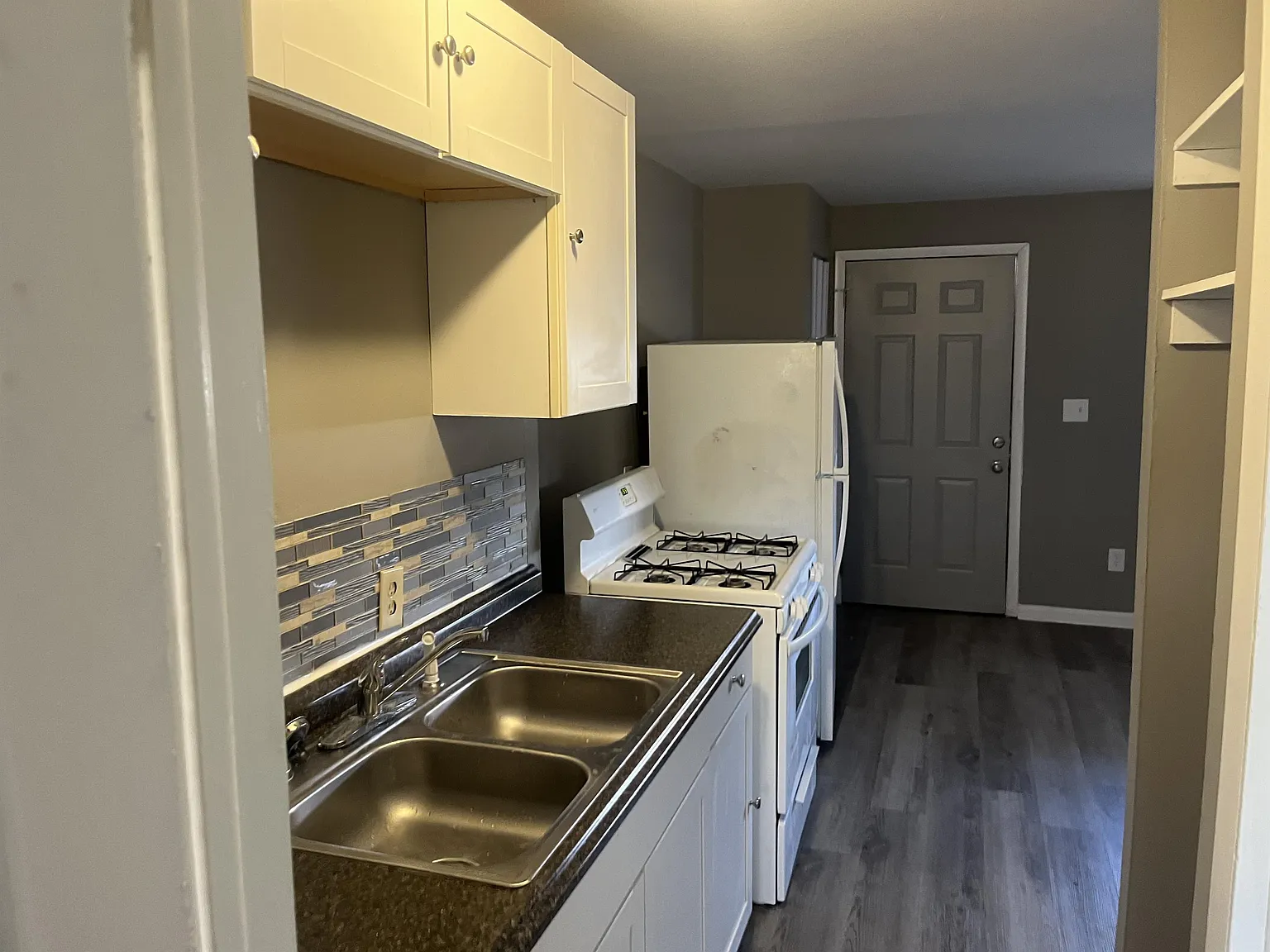 2958 Sullivant Ave — Photo 1