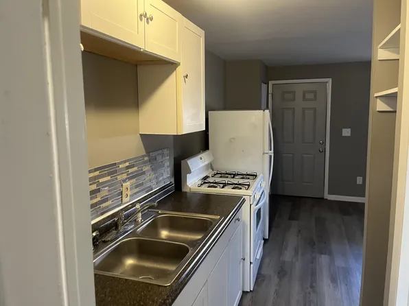 2958 Sullivant Ave, Columbus, OH 43204