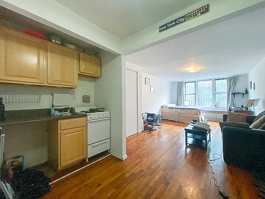 Rented by City Connections Realty | media 7