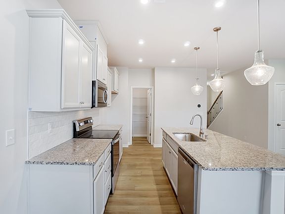 Photo representation of the Adriana plan. Colors, finishes and options will vary.