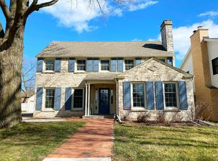 5060 N Woodburn St, Whitefish Bay, WI 53217