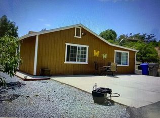 698 Elm Tree Ln #B, Fallbrook, CA 92028
