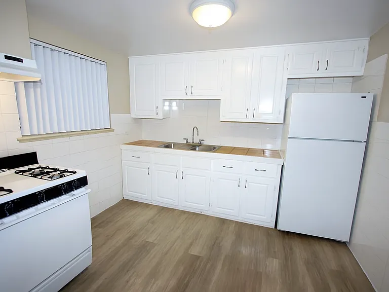 2170 N Franklin St #102 — Photo 2