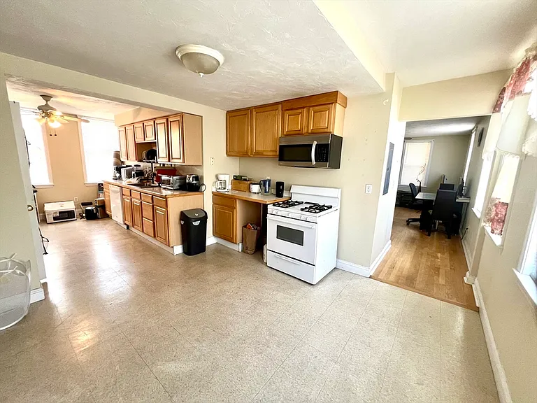 150 Sumner St #1 — Photo 8