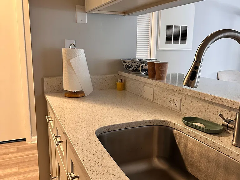 Kitchen - Granite countertops