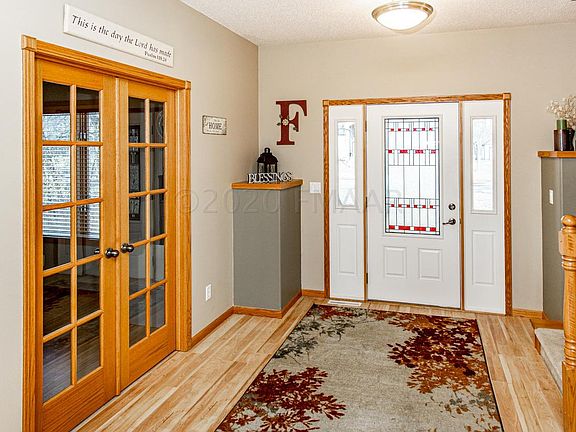 3rd image of 254 Chestnut Dr