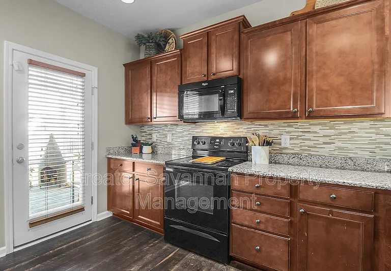 153 Hamilton Grove Dr — Photo 17