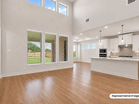 2nd image of 2903 Eagle Rise