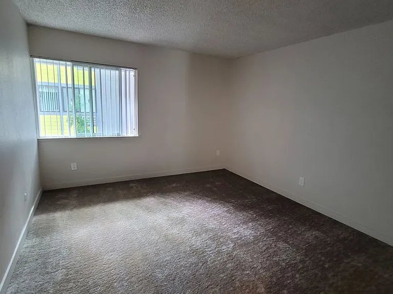 Twelve55 University Apartments — Photo 21