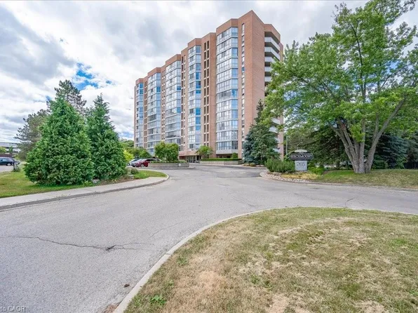 265 Westcourt Pl #809, Waterloo, ON N2L 6E4