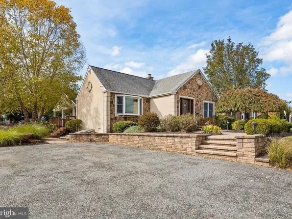 16 N Manor Rd, Broomall, PA 19008