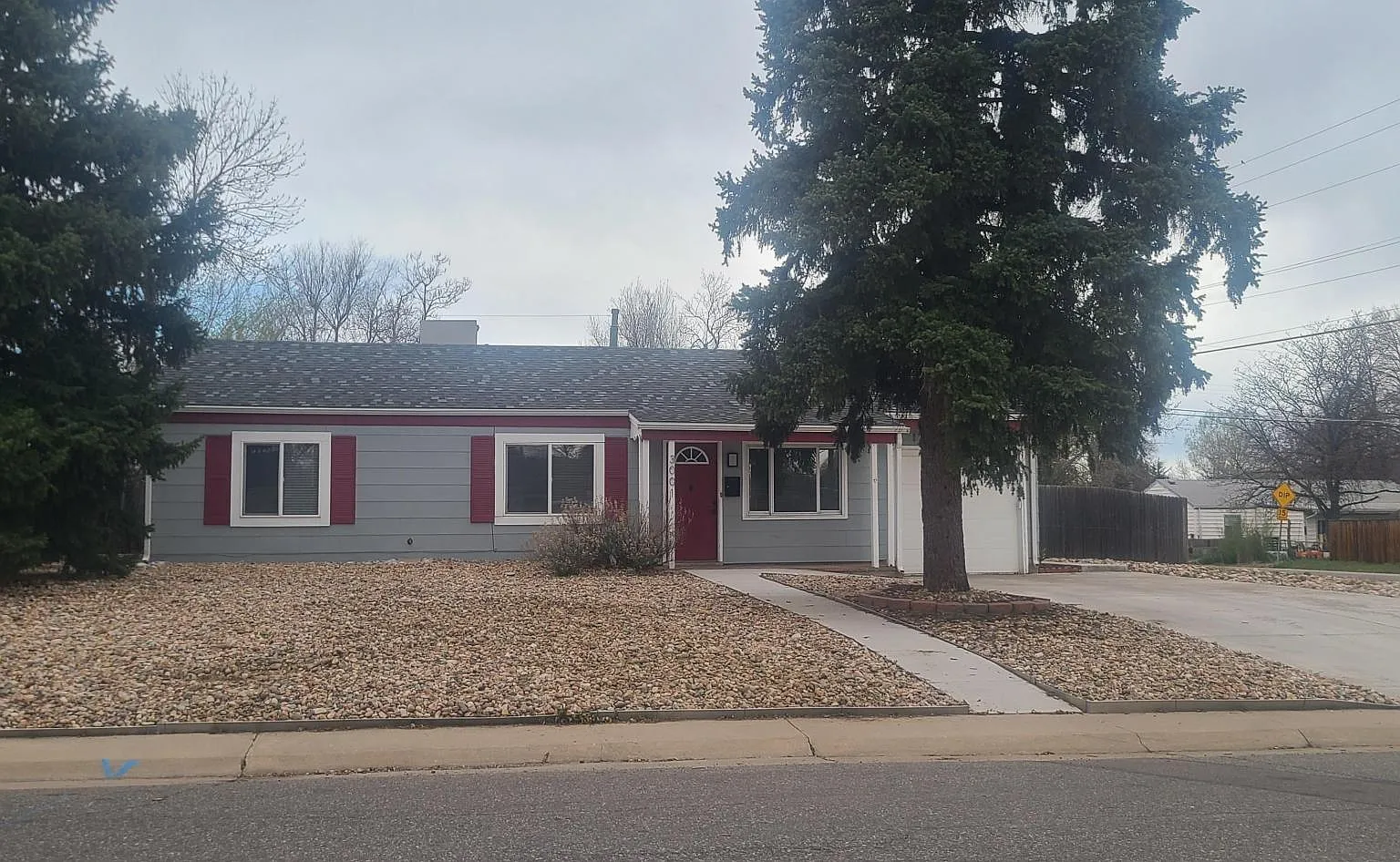 3 bed, 892 sqft, $2,600 — Photo 1