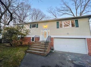 12 Frostfield Pl, Melville, NY 11747