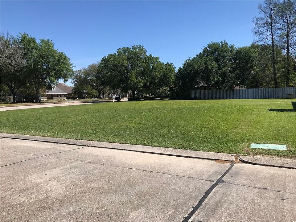 1st image of Oak Alley Blvd