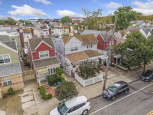 3rd image of 3184 Avenue W