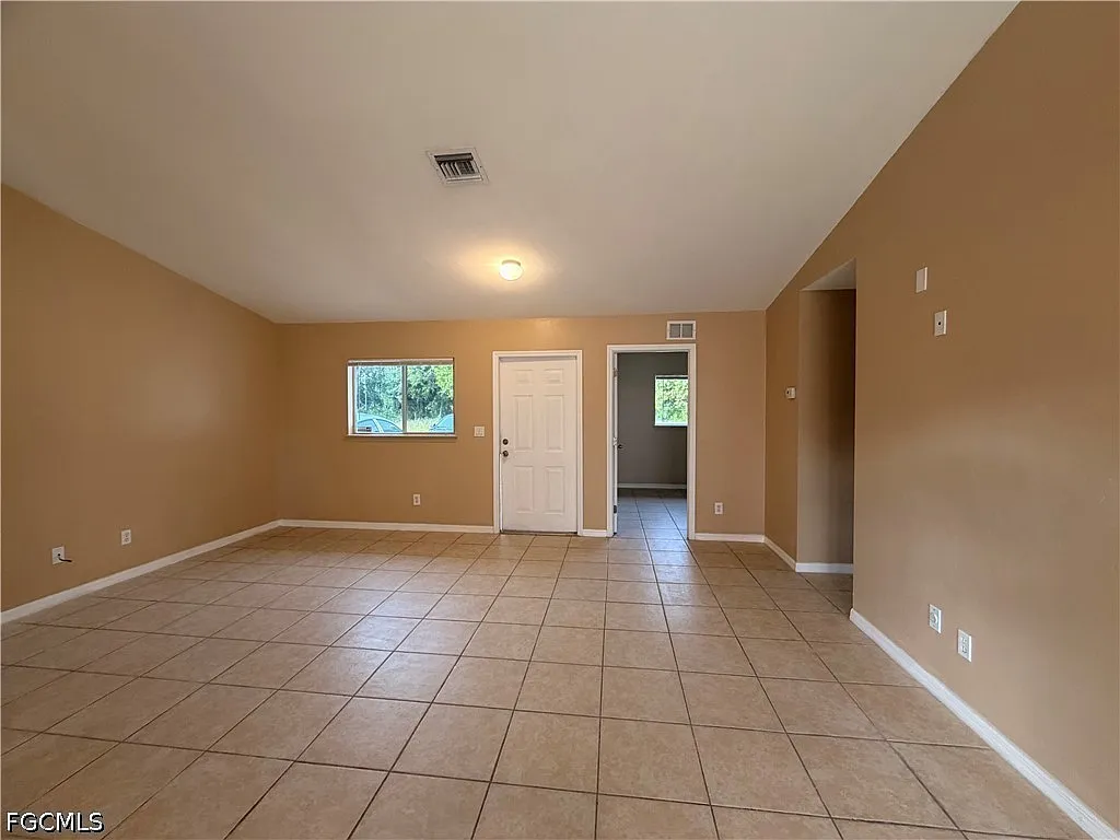 3 bed, 2.0 bath, 1109 sqft, $1,600 — Photo 3