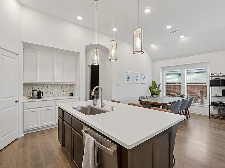 8145 Overland Grv — Photo 14