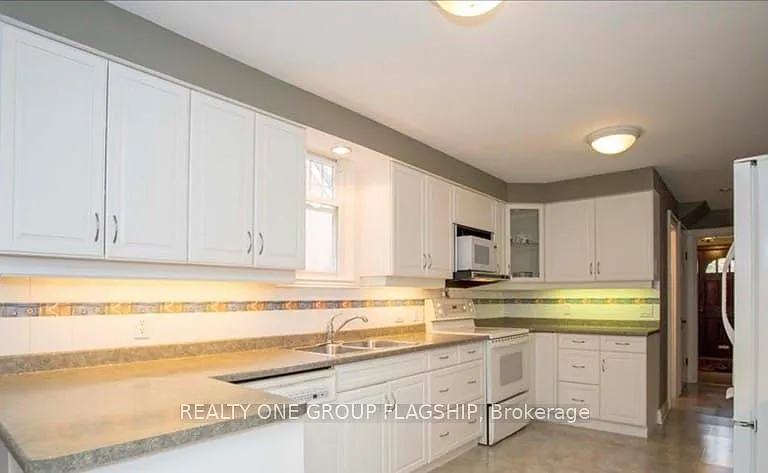 1001 Maitland St — Photo 13