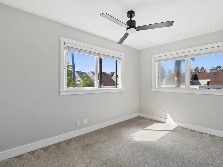 2550 Elden Ave #B — Photo 15