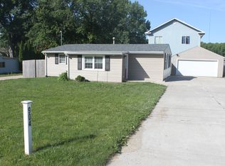 904 Park Ave, Bettendorf, IA 52722