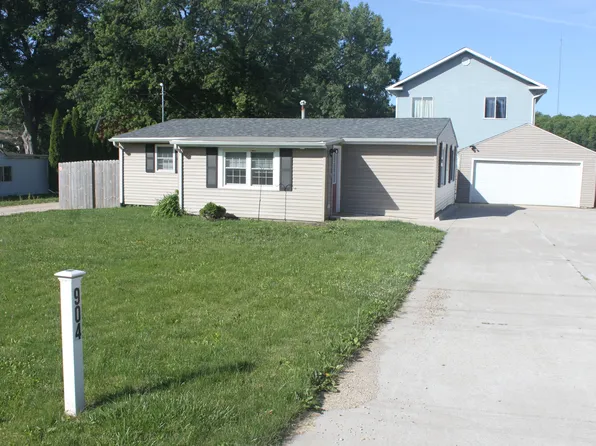 904 Park Ave, Bettendorf, IA 52722