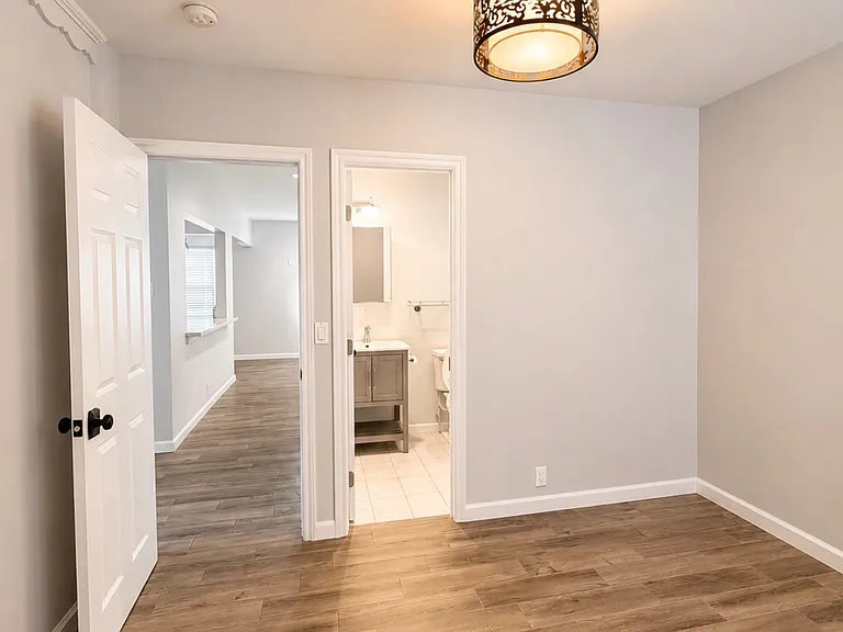 402 S Juanita Ave — Photo 9