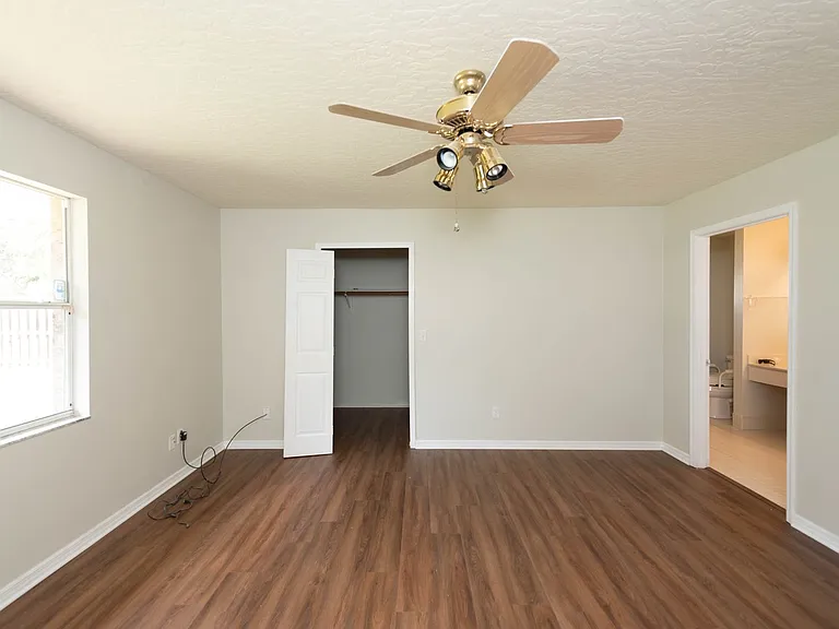 1236 Buffing Cir SE — Photo 33