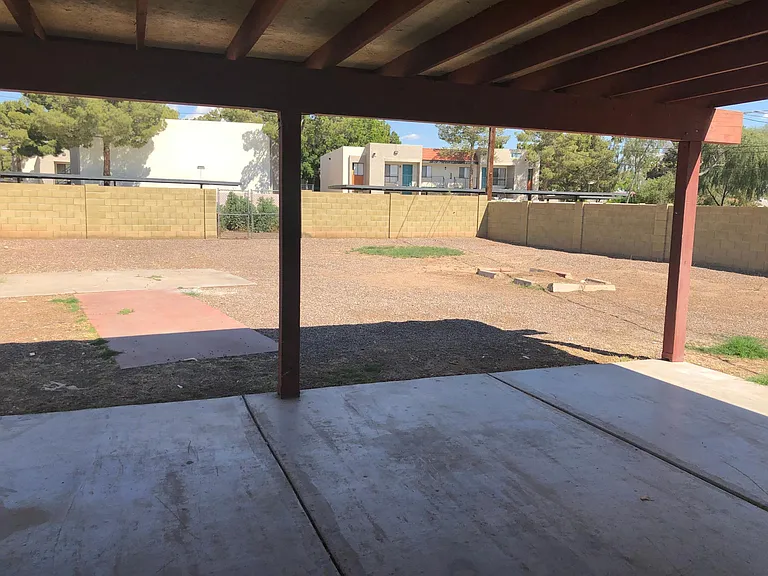 907 S Una Ave — Photo 17