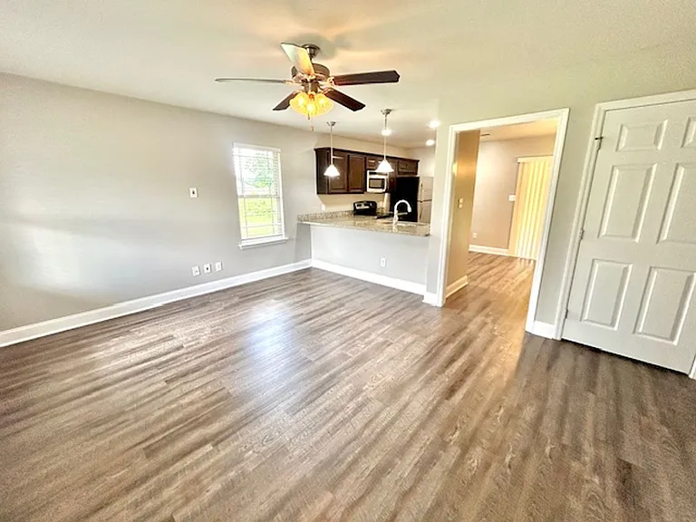 1089 Burwell Rd — Photo 2