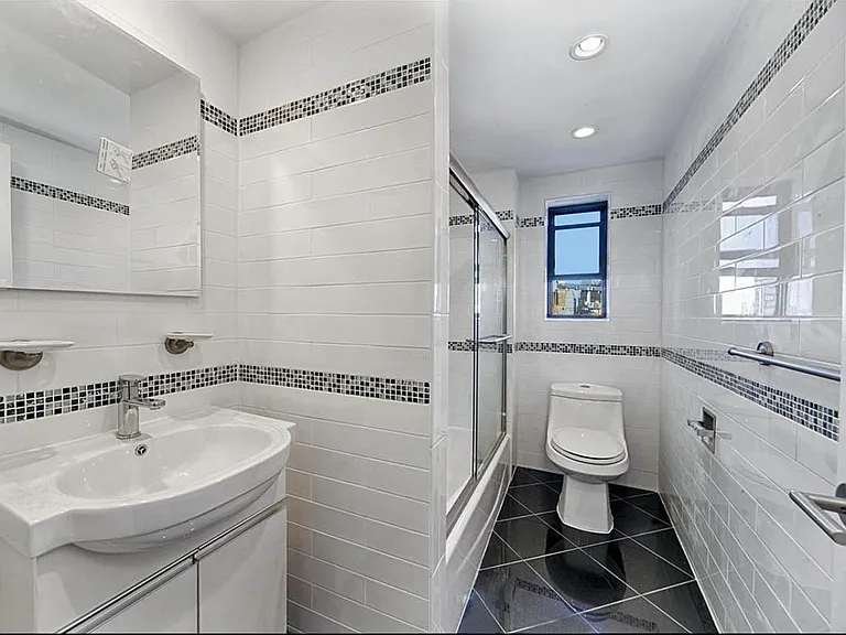 161 W 16th St #19G — Photo 4