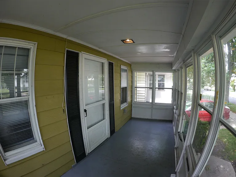 915 Woodstock Ave — Photo 9