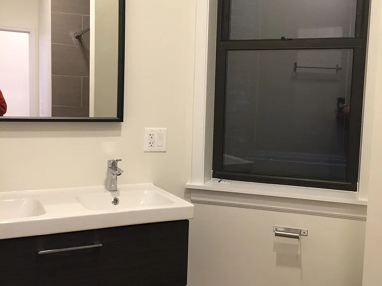 2154 N Cleveland Ave #1F — Photo 6