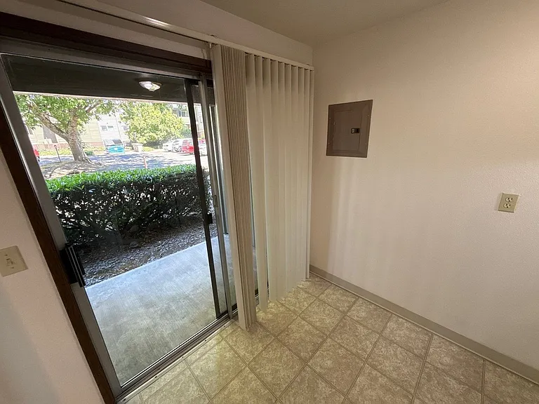 Ashwood Apartments — Photo 7
