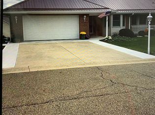1152 Lakeshore Dr NW, Carrollton, OH 44615